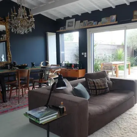 Charming House With Swimming Pool Holiday home *