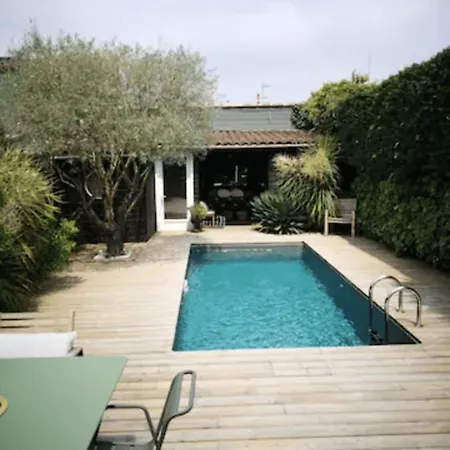 Charming House With Swimming Pool Holiday home *